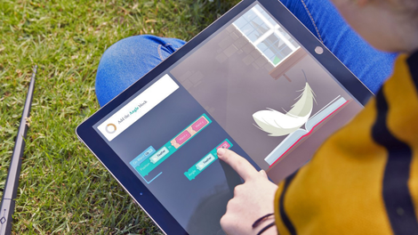 Illustration for article titled This Kit Uses a Motion-Sensing Wand to Teach Kids Code - No Hogwarts Required